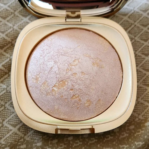 Festival glow baked highlighter